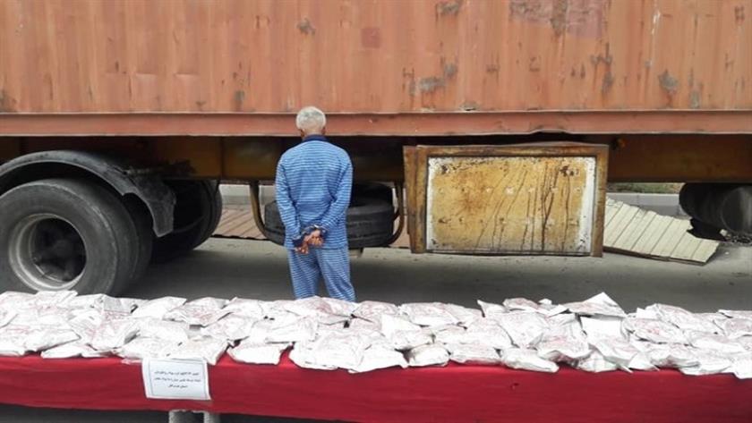 Iranpress: Police dismantle arms-smuggling gang southwest of Iran