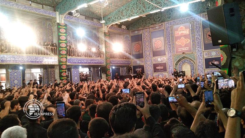 Iranpress: Foreign visitors astounded by Muharram rituals in Iran