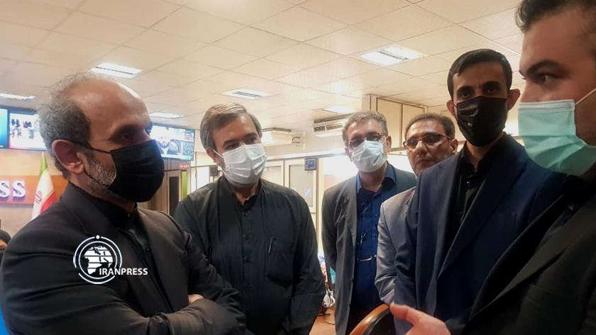 Iranpress: IRIB head visits Iran Press on Journalist Day