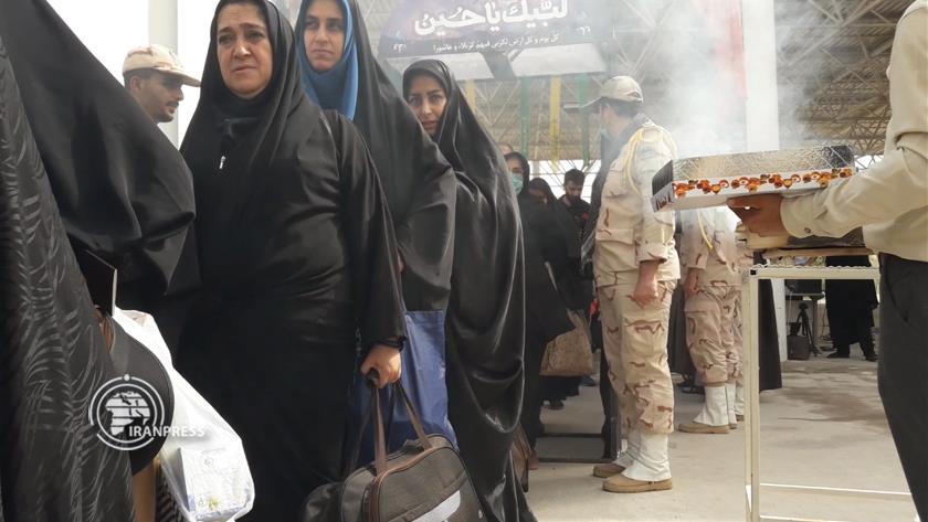 Iranpress: Khosravi border crossing reopened for Arbaeen March