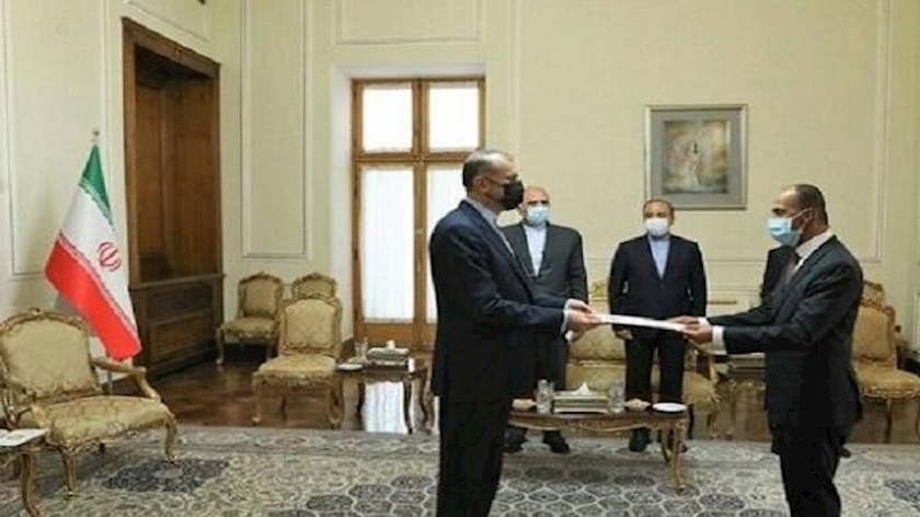 Iranpress: Kuwaiti Amb. Submits credentials to Iran