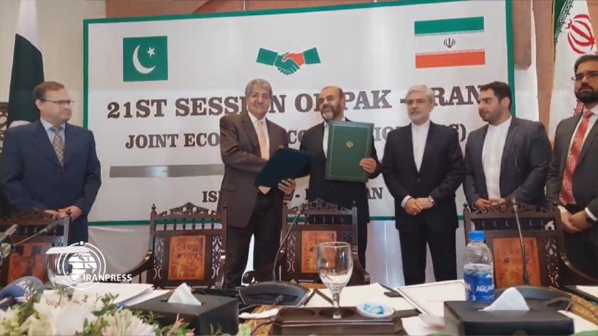 Iranpress: Iran, Pakistan sign four agreements in joint commission