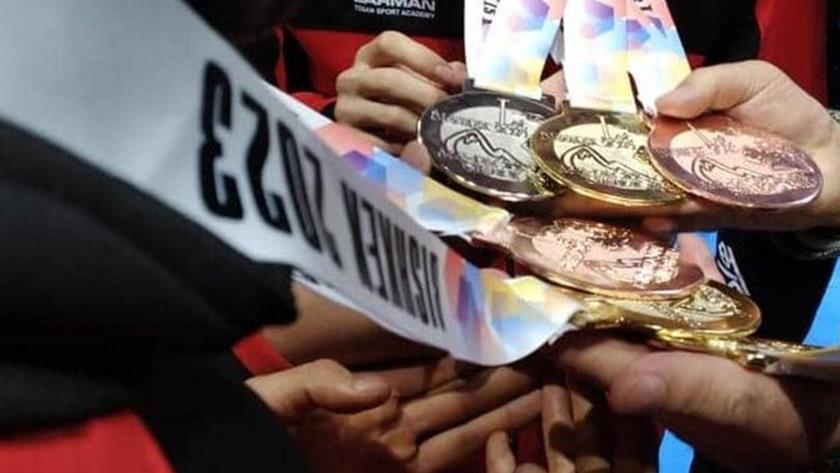 Iranpress: Iranian deaf wrestlers stand 3rd in Asia