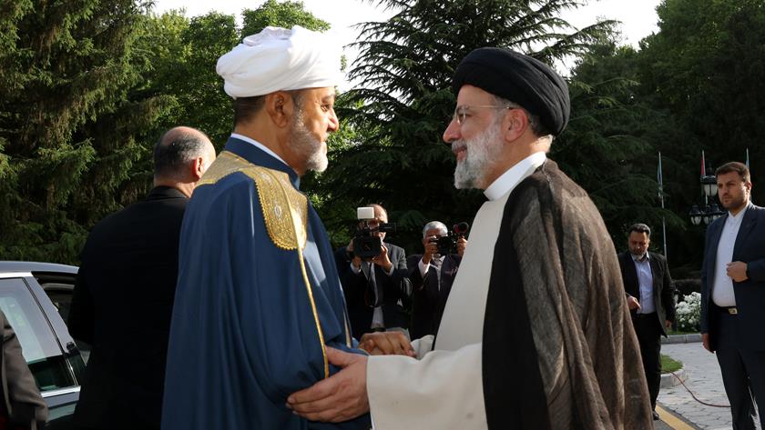 Iranpress: Sultan of Oman in Tehran for state visit
