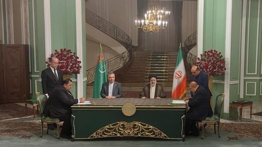 Iranpress: Tehran, Ashgabat sign 5 pacts