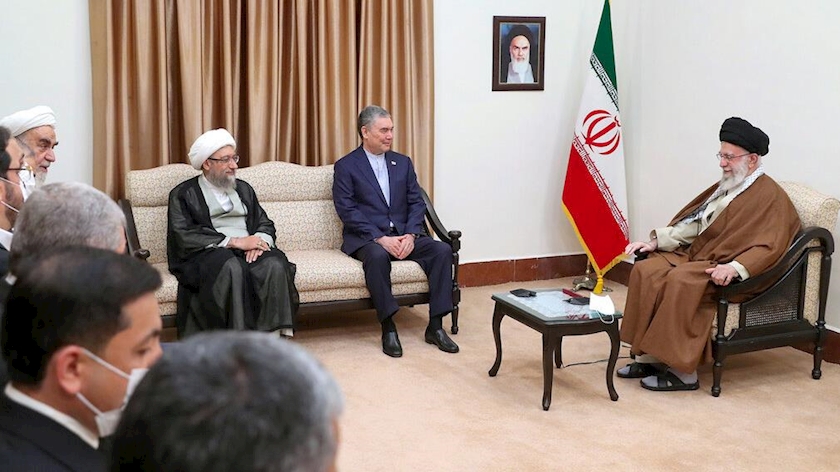 Iranpress: Leader calls for more Iran-Turkmenistan cooperation on energy and roads