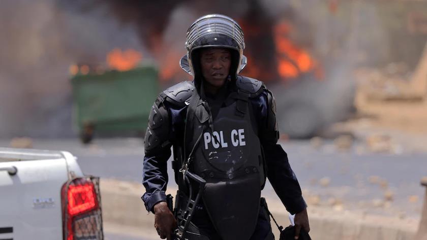Iranpress: Senegal protesters, police clash again as death toll rises to 10