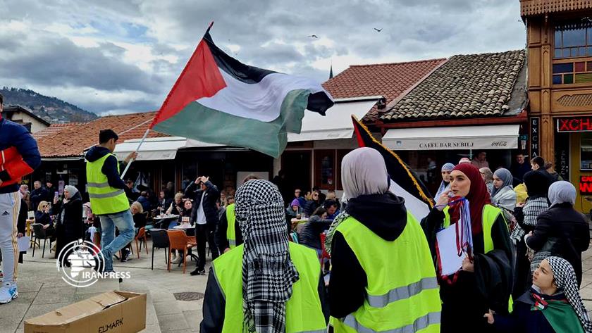 Iranpress: مظاهرة في سراييفو تنديدا بجرائم الاحتلال في غزة + صور وفيديو 