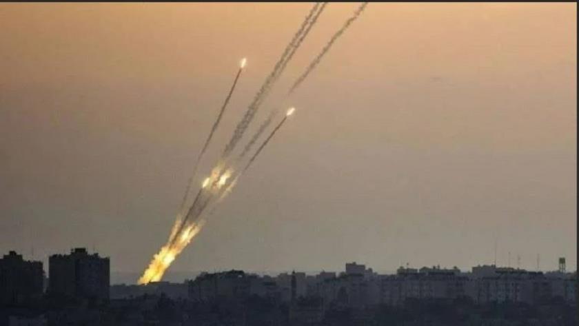 Iranpress: حزب الله اللبناني يقصف مرابض ‏المدفعية الإسرائيلية بعشرات الصواريخ
