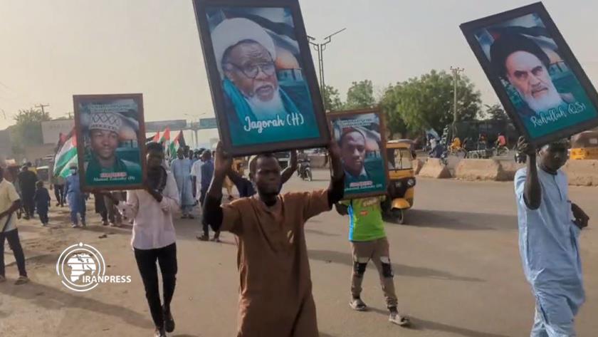 Iranpress: مظاهر فرح في نيجيريا احتفالًا بالهجوم الإيراني على إسرائيل 