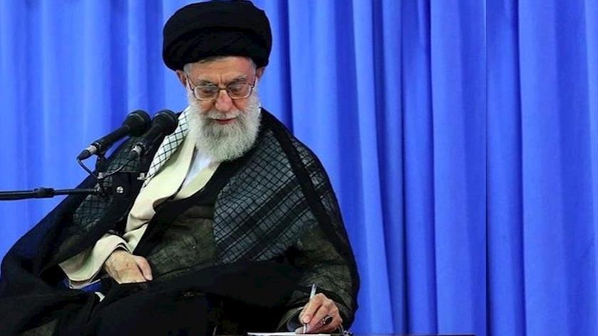 Iranpress: قائد الثورة الإسلامية يوجه رسالة شكر للمصارعين الإيرانيين الأبطال 