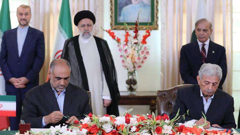 Iranpress: توقيع 8 وثائق للتعاون بين إيران وباكستان + صور 