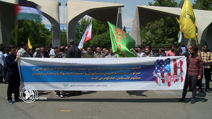 Iranpress: وقفة طلابية في طهران دعما للطلاب الداعمين لفلسطين في الجامعات الأميركية + فيديو 