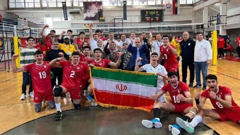 ایران برس: فريق الكرة الطائرة الطلابي الإيراني بطلا للعالم 