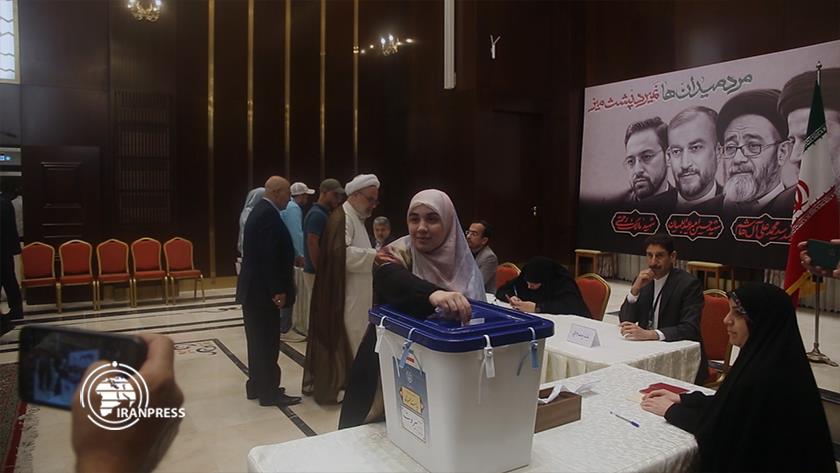 Iranpress: الجالية الإيرانية في لبنان تشارك في انتخابات الرئاسة