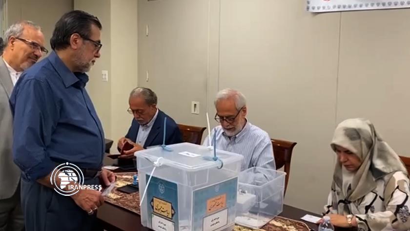 Iranpress: شاهد بالصور والفيديو.. الإيرانييون في الخارج يشاركون في الانتخابات الرئاسية (3)