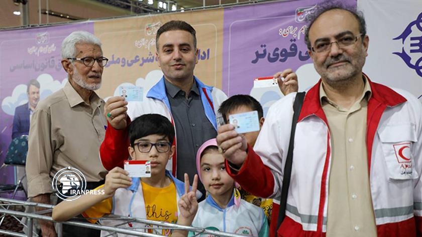 Iranpress: لجنة الانتخابات تمدد الاقتراع في الانتخابات الرئاسية الإيرانية حتى الساعة 24 