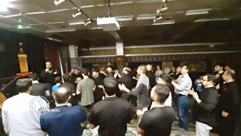Iranpress:  مراسم العزاء الحسيني في الليلة الخامسة من شهر محرم في نيودلهي + فيديو
