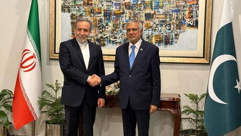 Iranpress: عقد اجتماع بين وزيري الخارجية الإيراني والباكستاني في إسلام آباد
