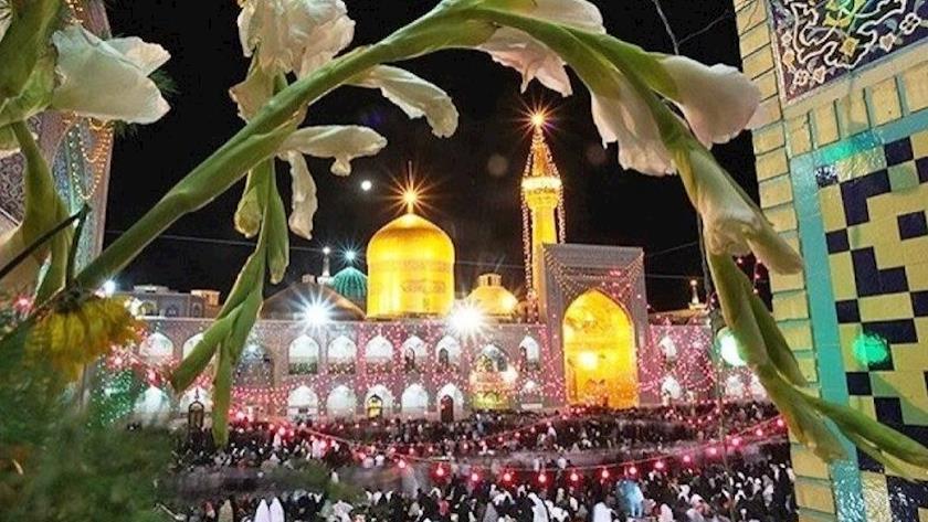 Iranpress: إيران تحتفل بذكرى ولادة الإمام علي بن موسى الرضا (عليهما السلام)