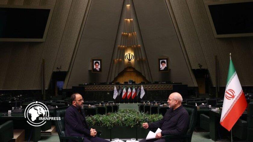 Iranpress: قالیباف: الحضور الذكي لقائد الثورة في غرفة الحرب لتوجية القادة العسكريين