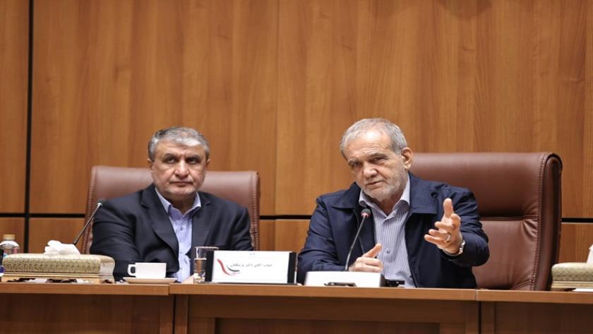 Iranpress: بزشكيان:تطوير الصناعة النووية يهدف لتلبية احتياجات الشعب وليس إنتاج السلاح 