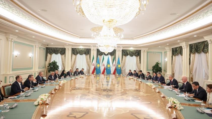 Iranpress: بزشكيان: ممرّ كازاخستان-تركمانستان-إيران قادر على تطوير الترانزيت