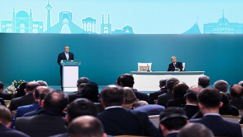 Iranpress: بزشكيان: نريد إنشاء شبكة للتعاون والاستثمار بين إيران وكازاخستان