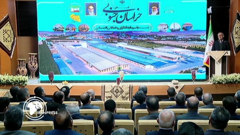 Iranpress: بزشكيان: تطوير العلاقات مع الجيران ومعالجة أزمة الطاقة ضمن أولويات الحكومة + فيديو