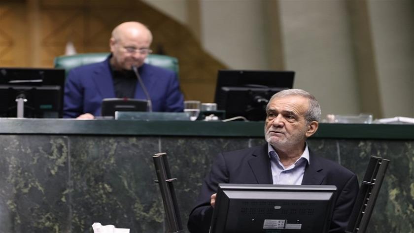 Iranpress: الرئيس بزشكيان: رغم العواصف المتكررة تجاوزت البلاد كل التحديات