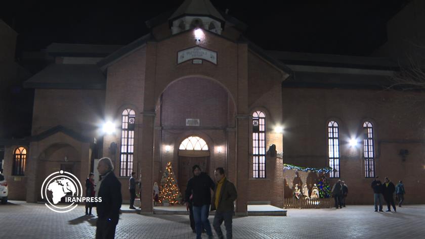 Iranpress: مراسم بداية عام 2026 في كنيسة  تارغمانتشاتس الأرمنية بطهران
