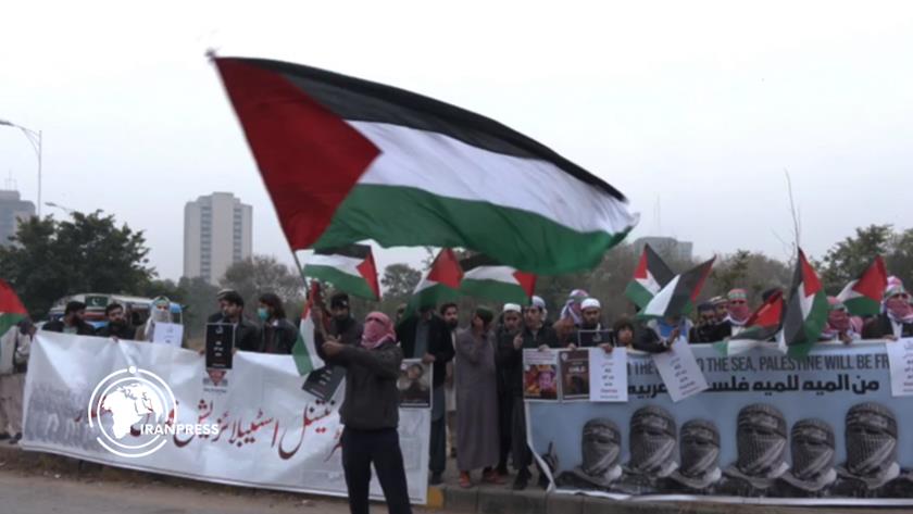 Iranpress: طلاب يتظاهرون في إسلام آباد تكريمًا للشهيد أبو عبيدة