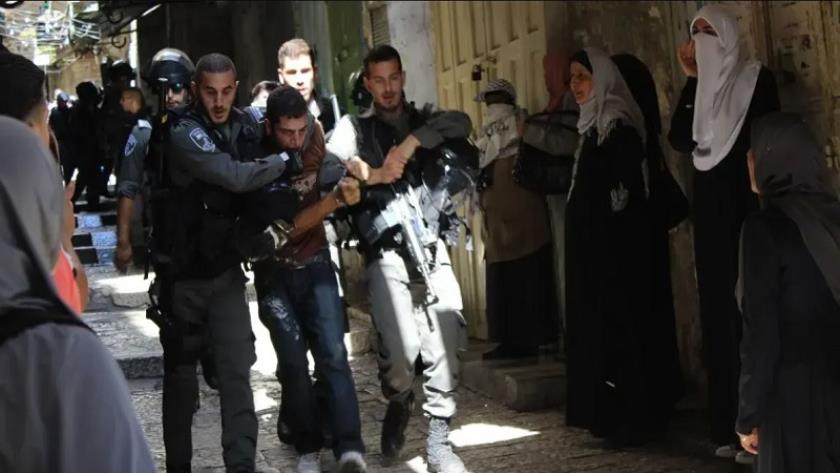 Iranpress: الاحتلال يواصل عدوانه على الخليل لليوم الثاني ويفرض منع التجوال