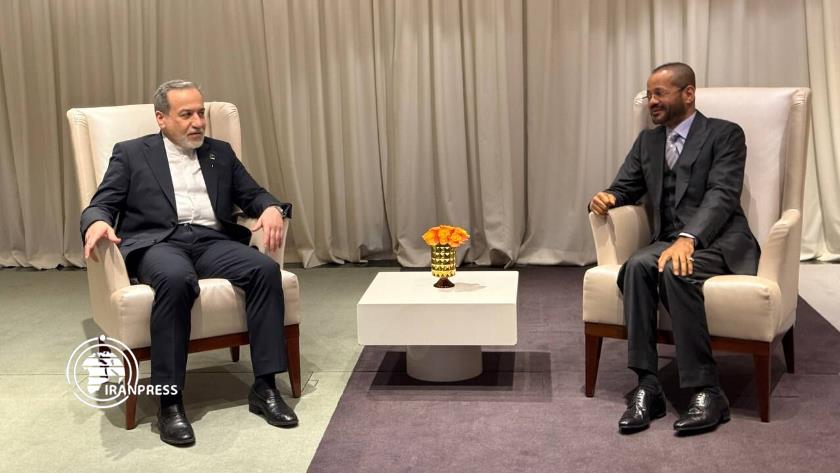 Iranpress: عراقجي ينسّق مع عُمان ويلتقي غروسي
