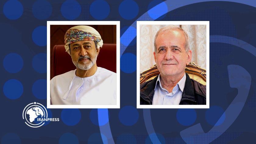 Iranpress: اتصال هاتفي بين بزشكيان وسلطان عمان