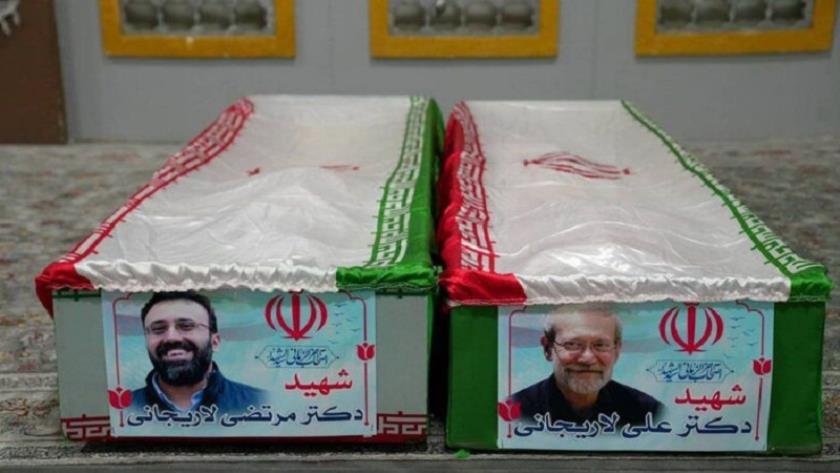 Iranpress: تشييع جثامين أمين المجلس الأعلى للأمن القومي نجله وشهداء مدمرة “دنا”