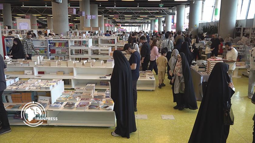 Iranpress: انطلاق فعالية "أردي بهشت " تكريماً لقائد الثورة الإسلامية + فيديو