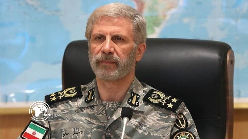 Iranpress: اللواء حاتمي: مستعدون للرد القاسي بدمائنا دفاعاً عن سيادة إيران