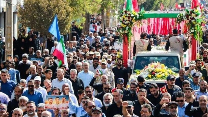 Iranpress: رفسنجان تودّع ثلاثة من شهداء الوطن ارتقوا في العدوان الأمريكي على قاعدة «بمبور»