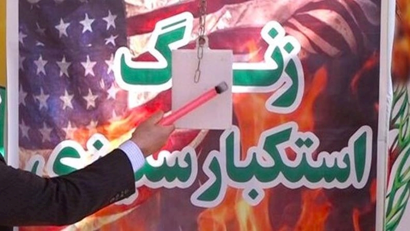 Iranpress:  نواختن زنگ استکبارستیزی در مدارس ایران
