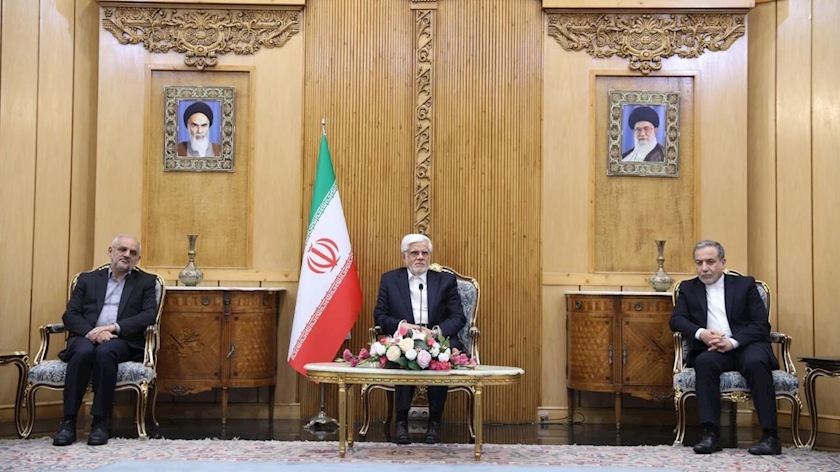 Iranpress: عارف: نشست سازمان همکاری اسلامی با هدف پایان جنگ در لبنان و فلسطین برگزار می شود