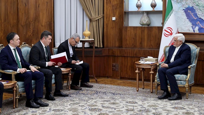 Iranpress: ایران و قرقیزستان به دنبال جهش در روابط اقتصادی؛ توافق بر سر تجارت آزاد و لغو روادید