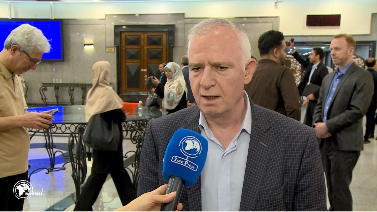 Iranpress: تولید کننده ایرانی: کار ایرانی باید بین مردم دیده شود