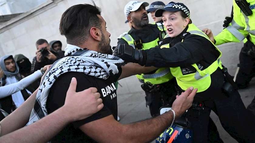 Iranpress: حمله پلیس انگلیس به تجمع حامیان فلسطین در لندن