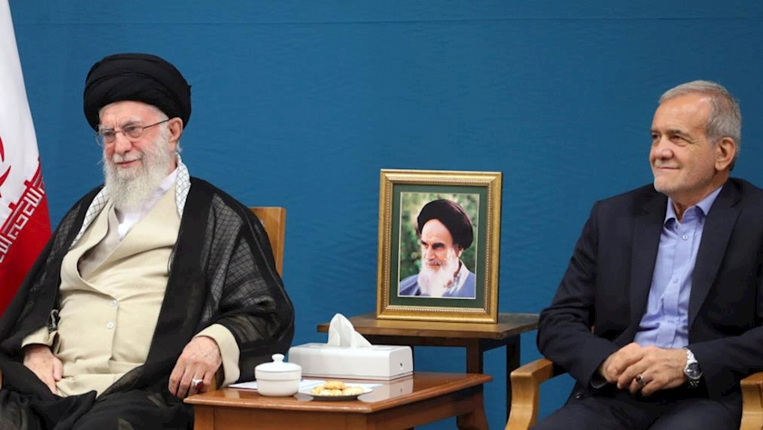Iranpress: دیدار رئیس‌جمهور با رهبر معظم انقلاب پیش از حضور در نشست سازمان ملل
