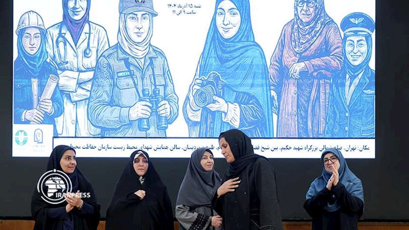 Iranpress:  آغاز هفته زن و تکریم مقام مادر در تهران
