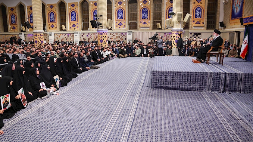 Iranpress: با همراهی مردم دشمن را به زانو در می آوریم