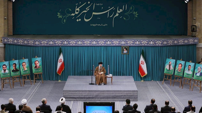 Iranpress: رهبر انقلاب: نخبگان کشور امروز به یک خیز جدید احتیاج دارند