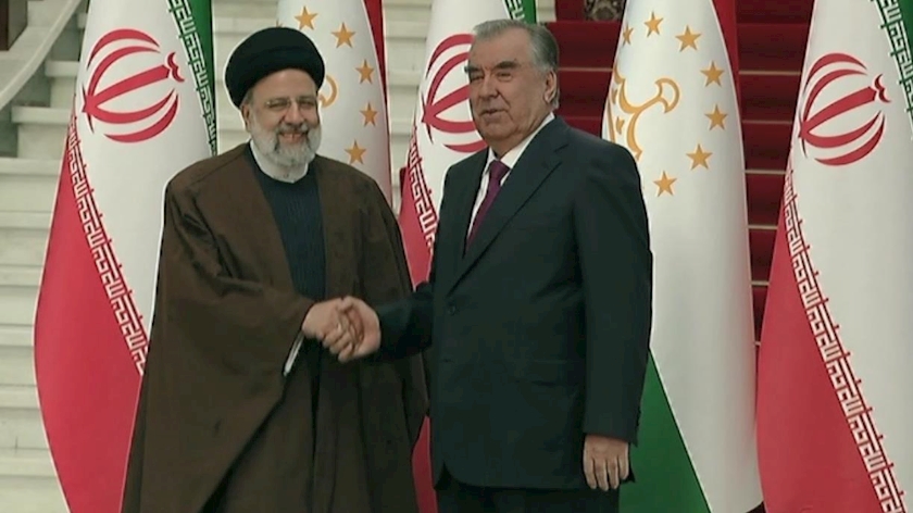 Iranpress: استقبال رسمی رئیس جمهوری تاجیکستان از رئیسی 