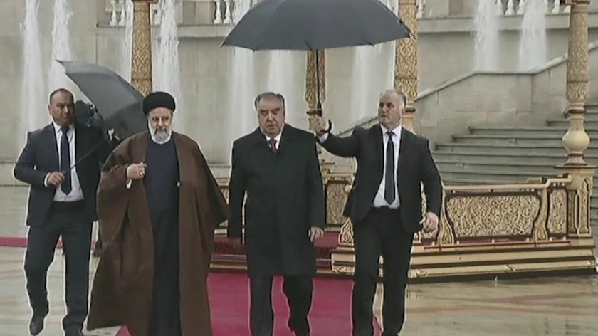 Iranpress: رئیسی: چتر را بردارید